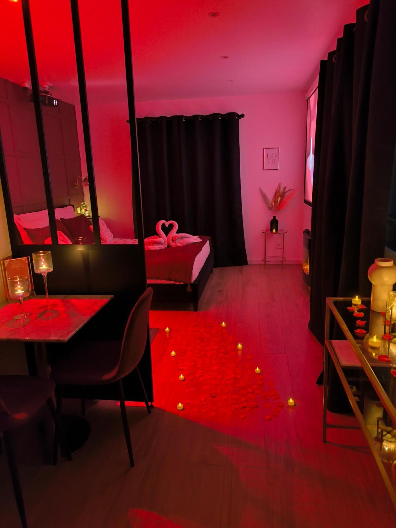 Nuit D'Evasion Love Room Avec Baignoire Balneotherapie Toulon Exterior photo